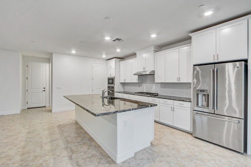 Stainless steel appliances - 2008 Gumbinger Pl