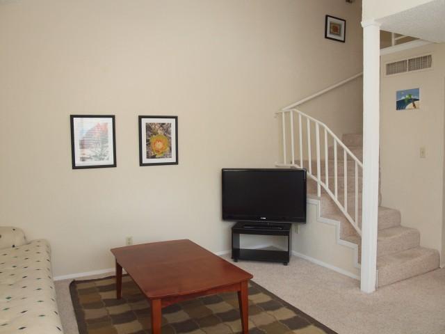 Building Photo - Spacious Townhouse in North Austin!