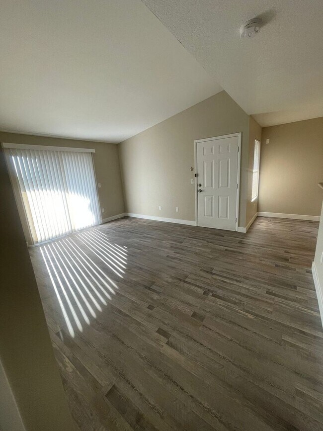 Building Photo - 5055 W Hacienda Ave