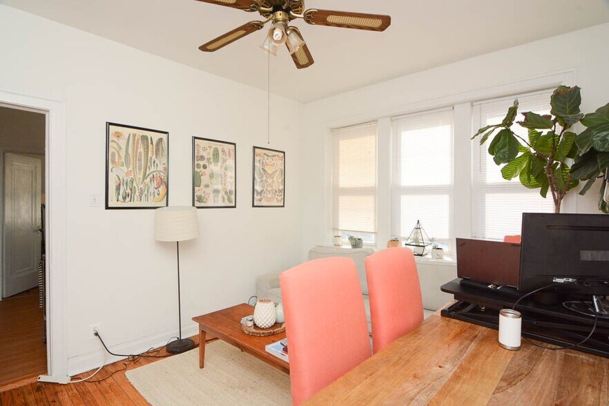 Building Photo - 1933 W Crystal St