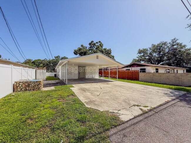 Building Photo - 470 93rd Ave N