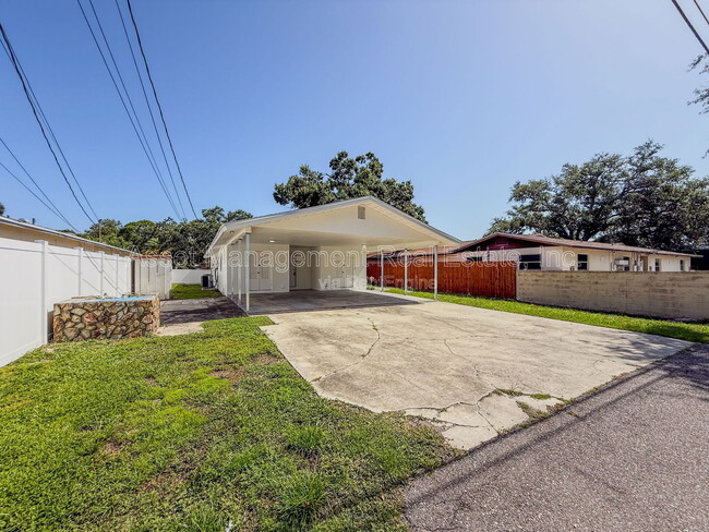 Building Photo - 474 93rd Ave N