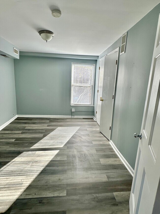 Building Photo - 1501 W Highland Ave