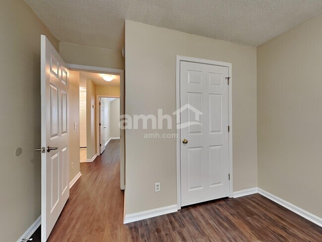 Building Photo - 388 Shady Oak Cir