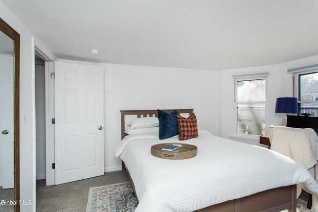 Building Photo - 590 N Broadway