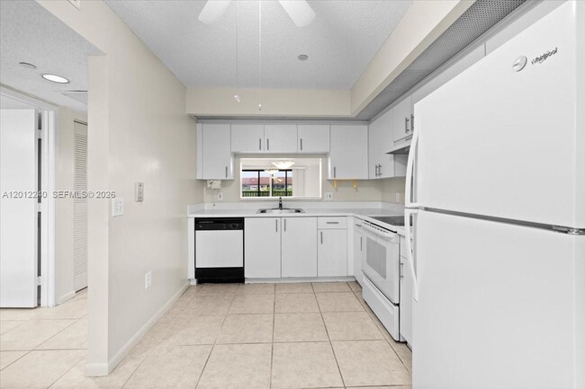 Building Photo - 12551 SW 16th Ct