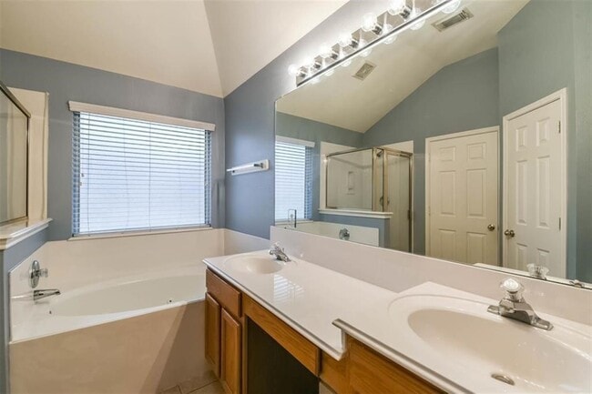Building Photo - 5911 Mettler Ln