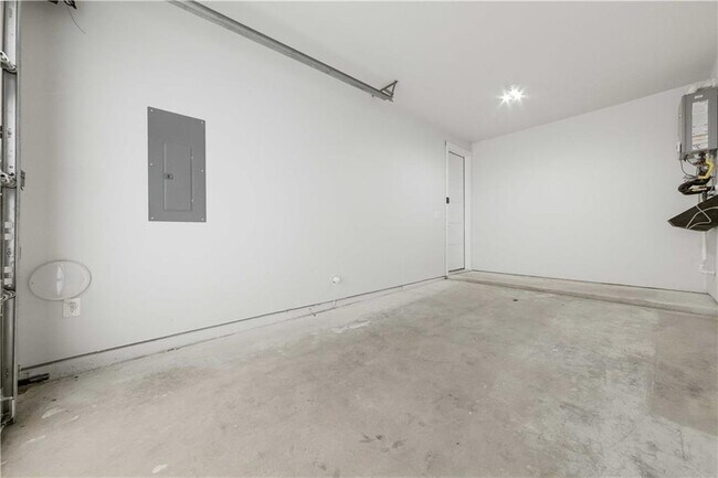 Building Photo - 1210 Brentwood St