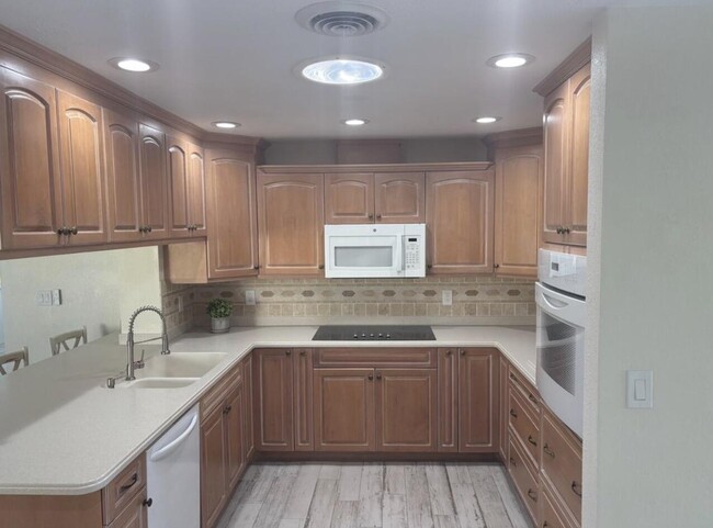 Building Photo - 3393 NE Sandra Dr