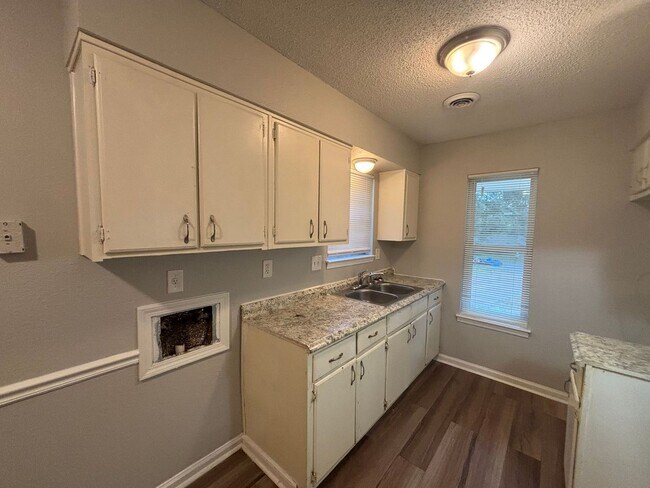 Building Photo - 3432 Tellico Dr