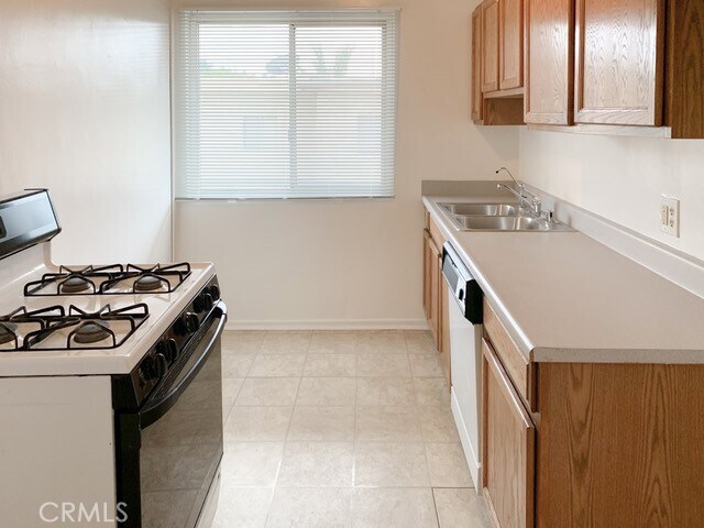 Building Photo - 913 Mariposa St