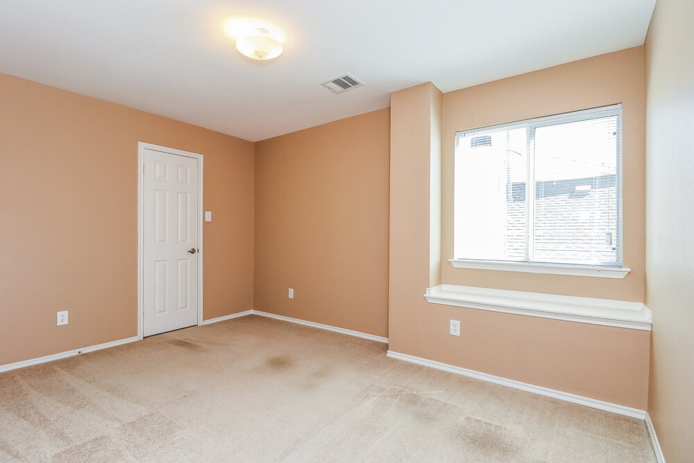 Building Photo - 9401 Waterman Dr