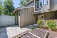 Building Photo - 2 Tilbury Ct