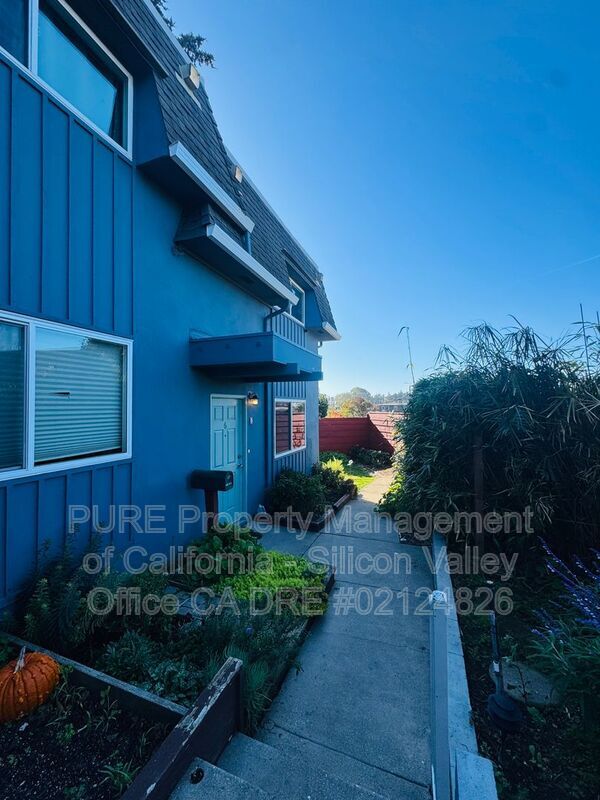 Building Photo - 7555 Sunset Way