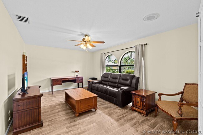 Building Photo - 1707 Primrose Ln