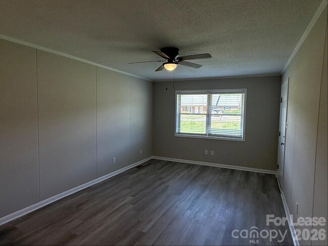 Building Photo - 1771 River Rd