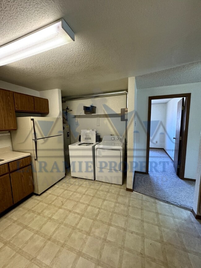 Building Photo - 2 Bedroom 1 Bathroom Apartment