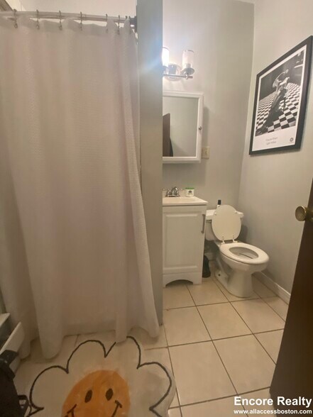 Building Photo - 40 Anderson St