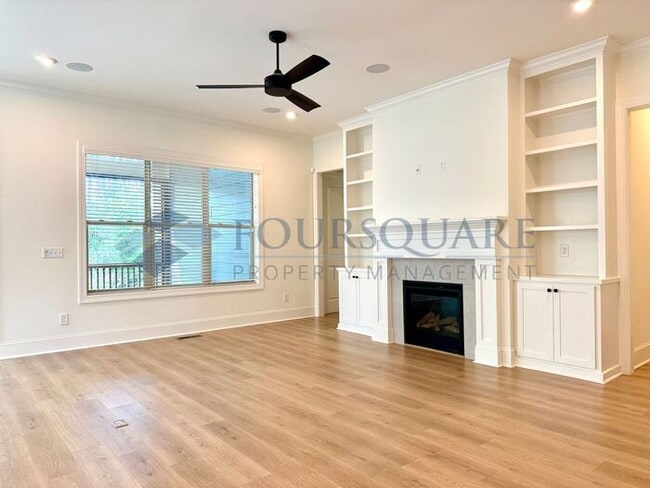 Building Photo - Beautiful  3-Bedroom Home with Loft, Screened Deck & Fenced Backyard – Convenient to Duke Univers...