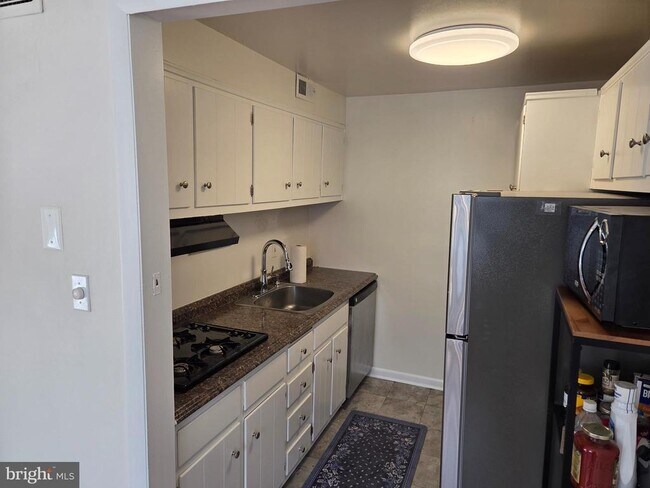 Building Photo - 10432 Rockville Pike