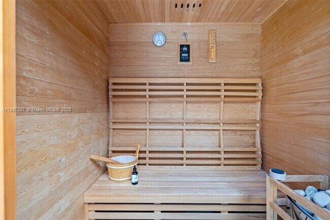 Building Photo - 6124 Paradise Point Dr