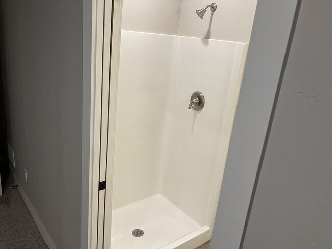 Building Photo - 329 3rd Ave W
