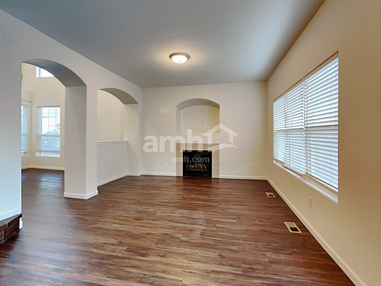 Building Photo - 2095 Pinyon Jay Dr