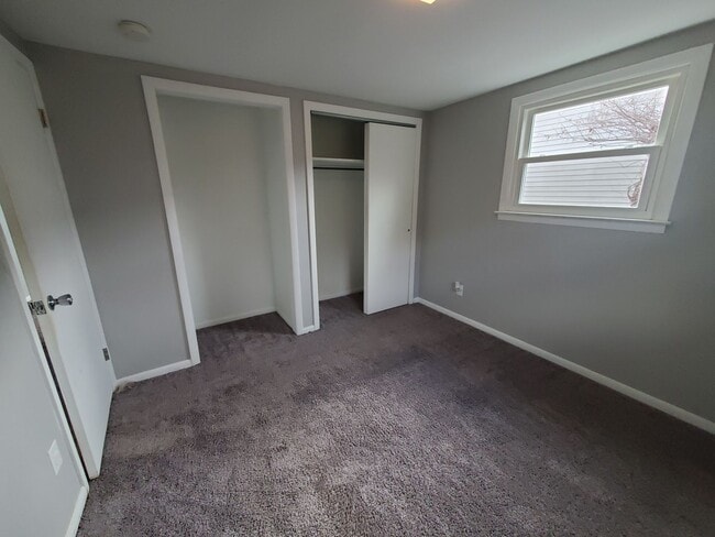 Building Photo - 2 Bedroom House  in Silvis