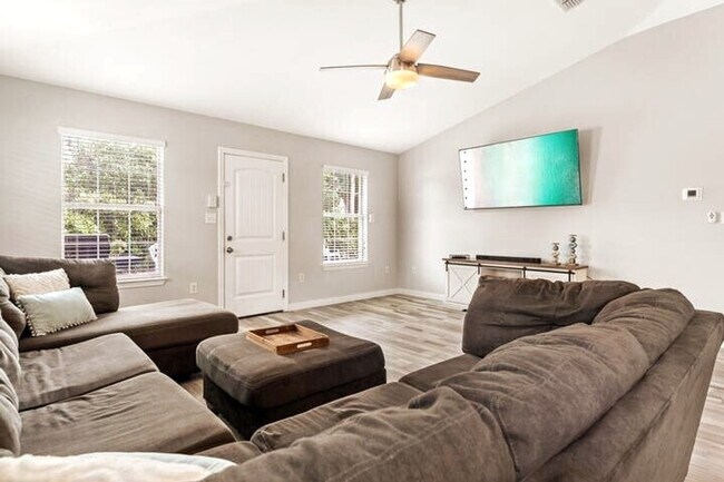 Building Photo - 75 Secret Harbor Dr