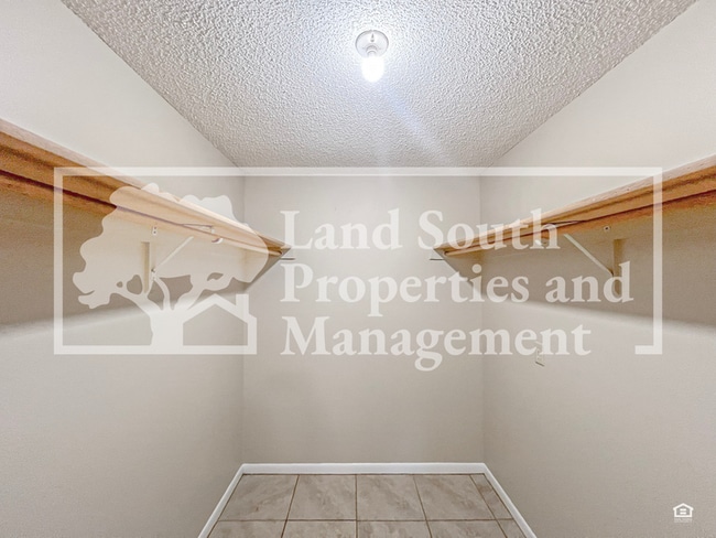 Building Photo - 732 Angelina Ln