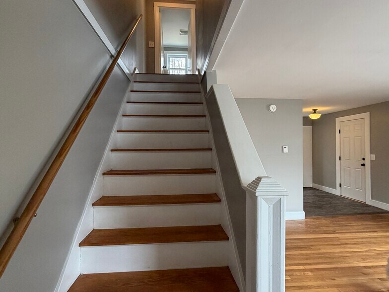 Building Photo - 84 Milton Rd