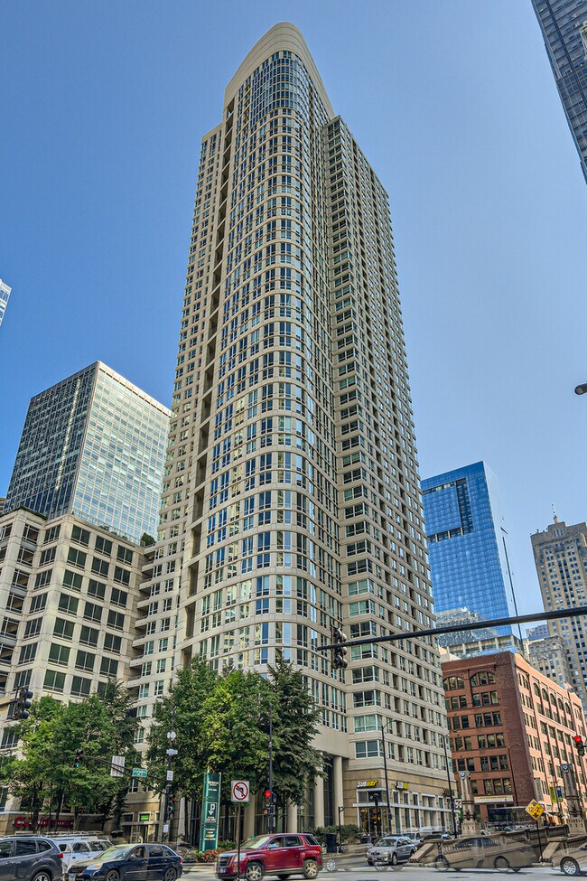 Building Photo - 345 N La Salle Dr