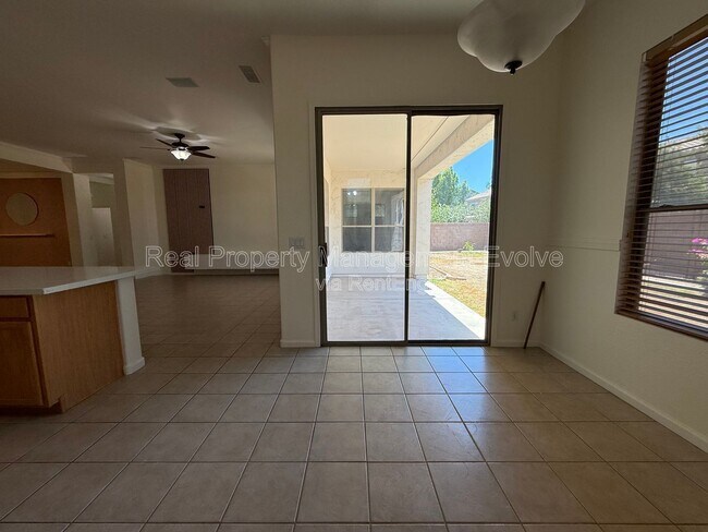 Building Photo - 281 W Flamingo Dr