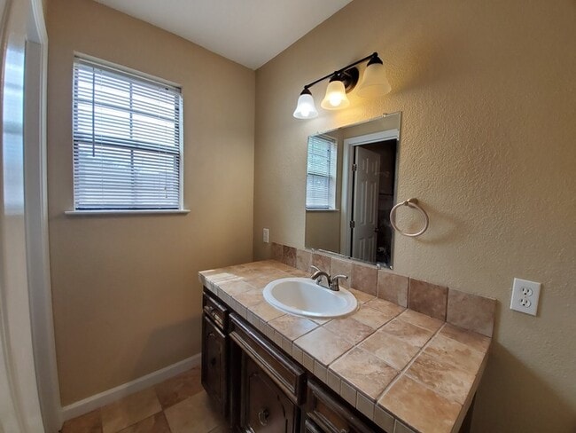 Building Photo - 4531 Altamesa - Duplex in SW Fort Worth