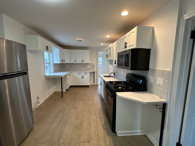 Kitchen - 94 Carlton Ave