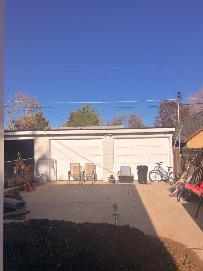 Building Photo - 1721 S Shoshone St