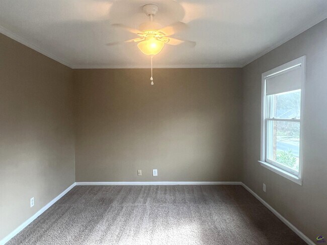 Building Photo - 137 N Springs Ct