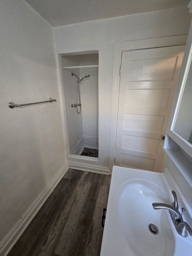 Building Photo - Downtown Studio Apartment