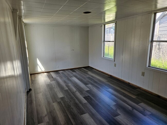 Building Photo - 129774thstreet.is4lease.com