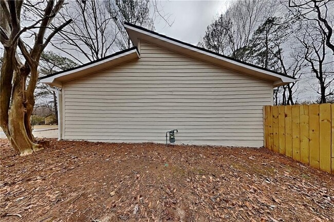 Building Photo - 2760 Blarney Way NW