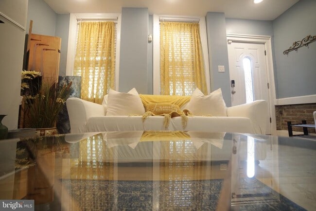 Building Photo - 908 New Market St