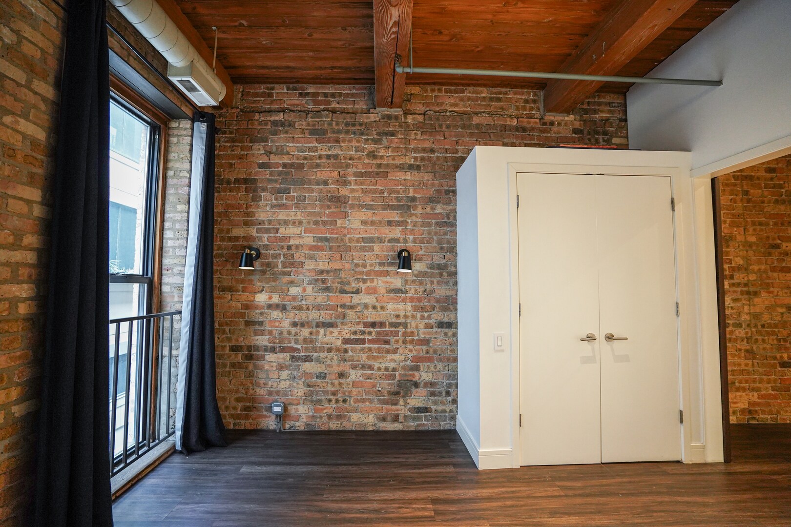Building Photo - 225 W Huron St