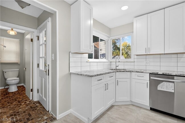 Building Photo - 2520 Laurelhurst Rd