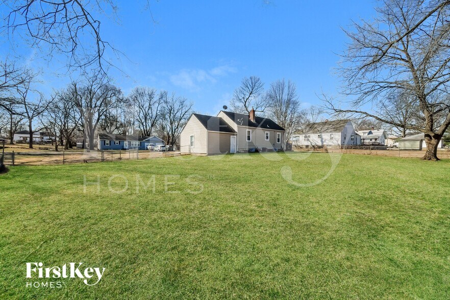 Building Photo - 9058 E 66 Terrace