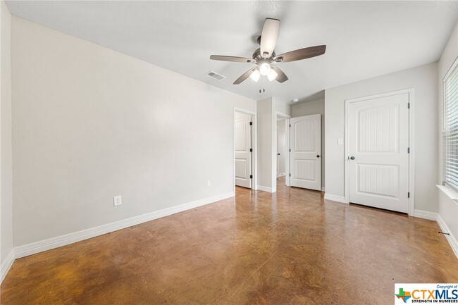 Building Photo - 2807 Terrace Dr