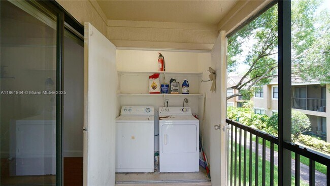 Building Photo - 15570 SW 105th Ln