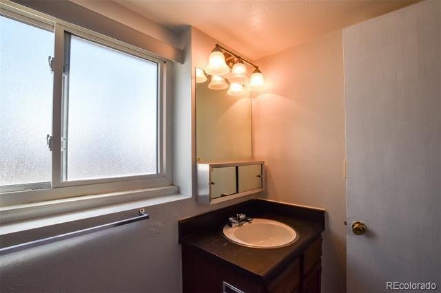 Building Photo - 4925 Hackamore Dr N