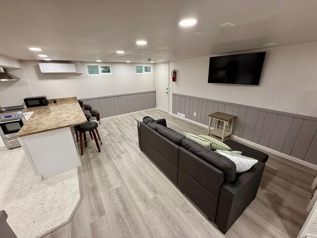 Building Photo - 24AS Studio