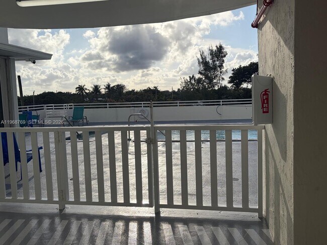 Building Photo - 9156 Collins Ave