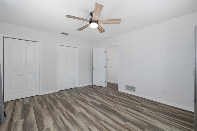 Building Photo - 211 Timberlane Dr